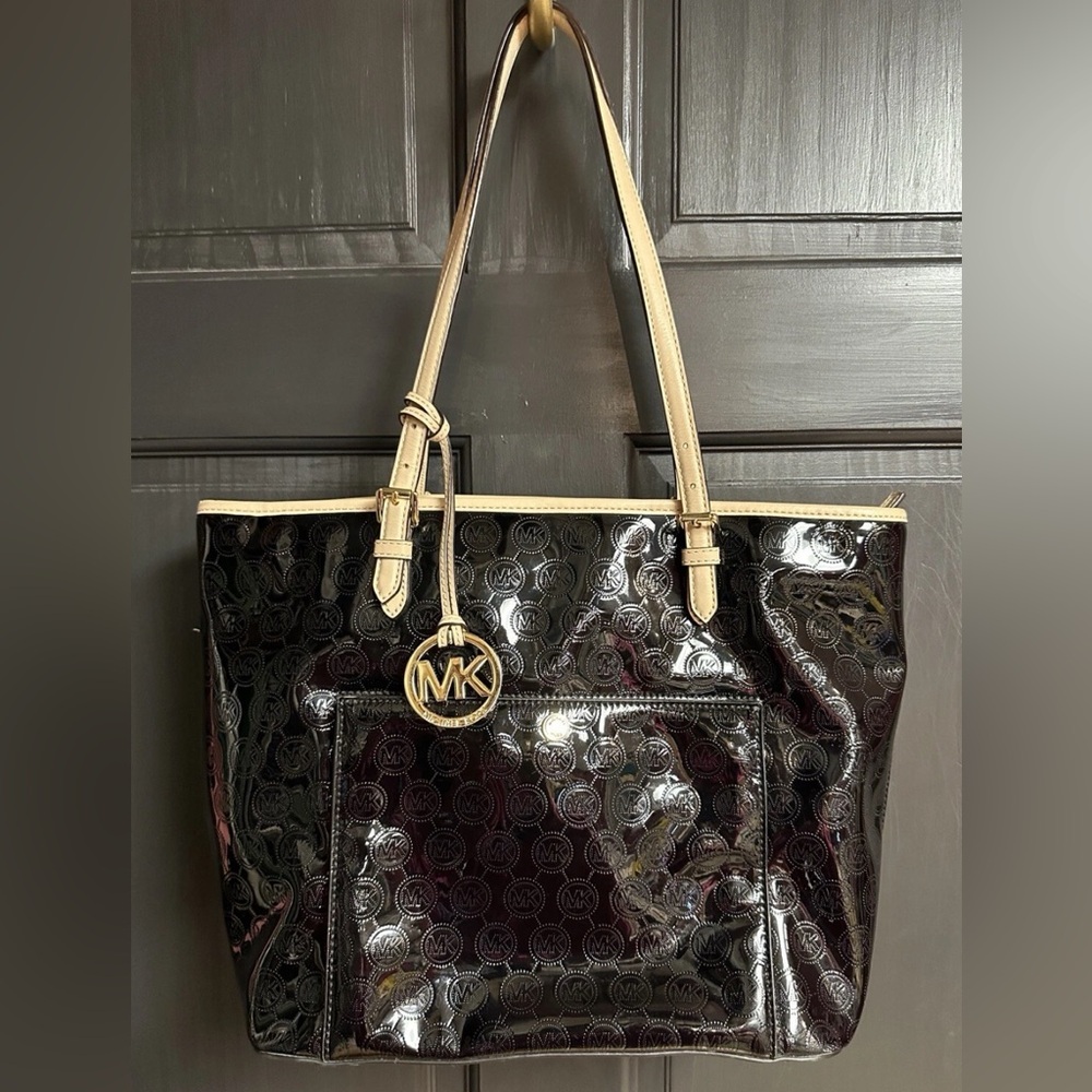 Michael Kors Lg Black Patent Leather Tote With Double Adjustable Beige Handles